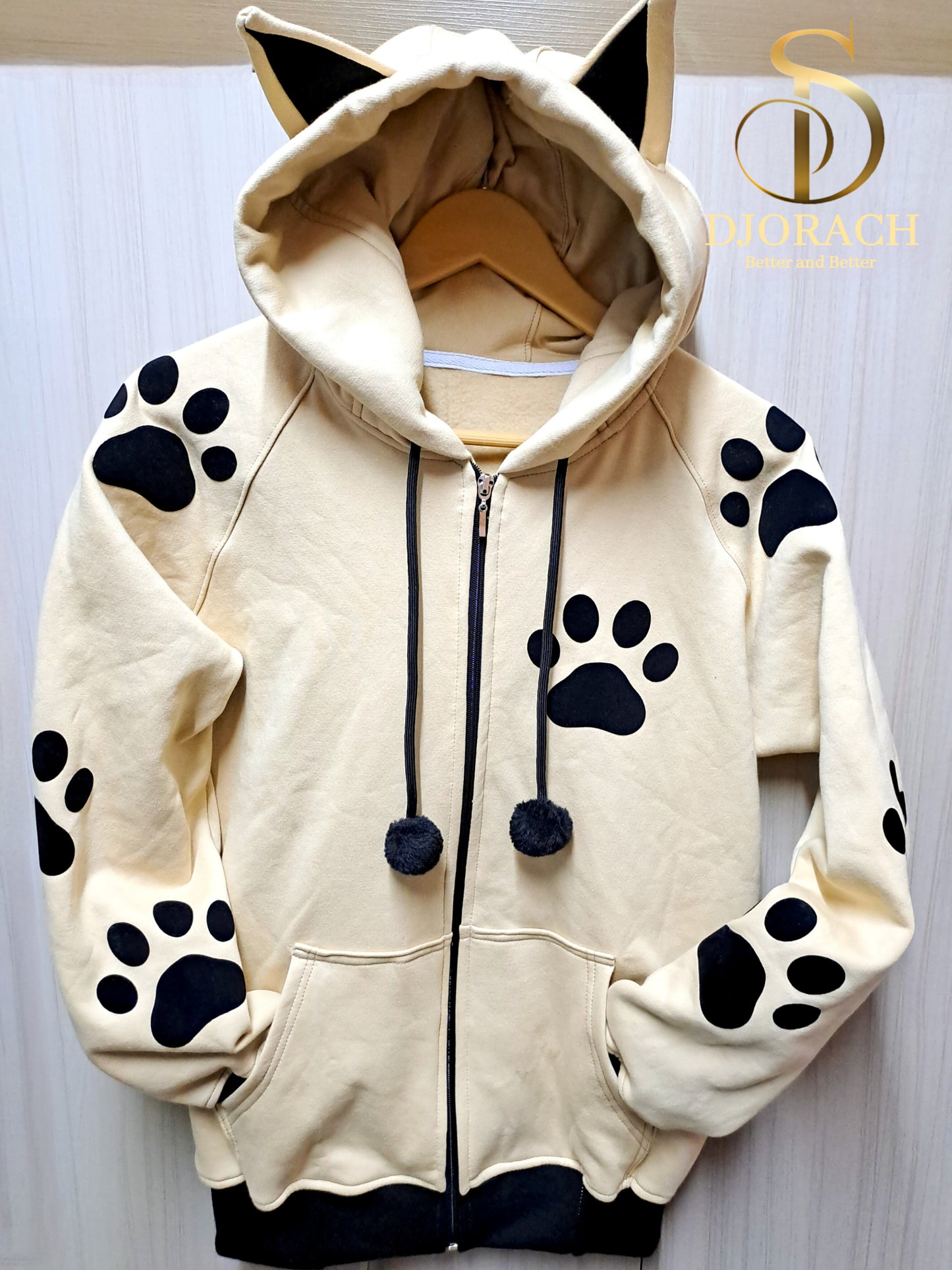 Casaca beige de mujer con diseño loba tipo cosplay