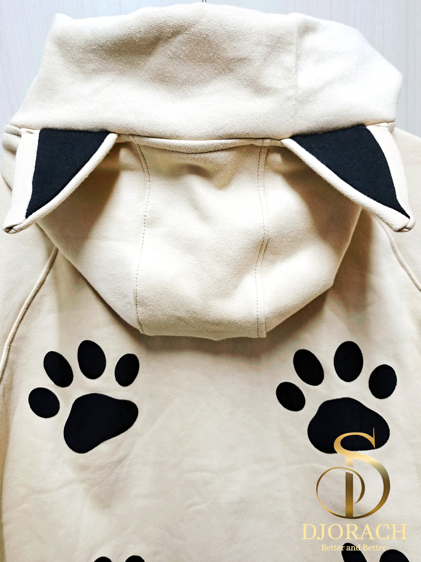 Casaca beige de mujer con diseño loba tipo cosplay