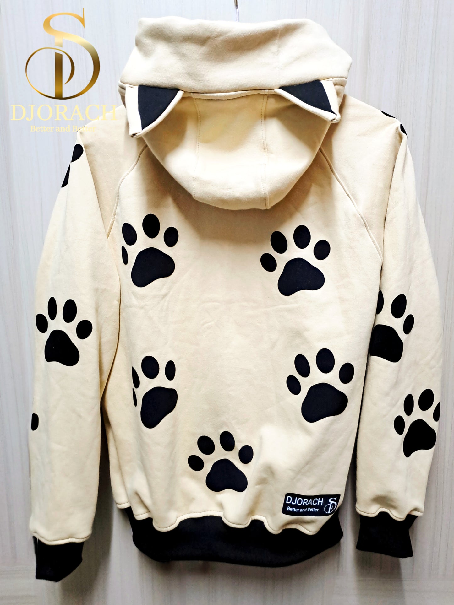 Casaca beige de mujer con diseño loba tipo cosplay